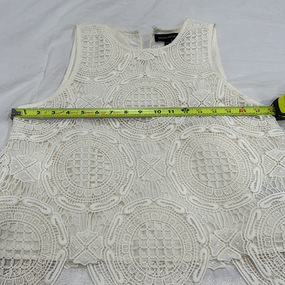 Banana Republic Ivory Lace sleeveless top. Spring/Summer - Picture 5 of 5